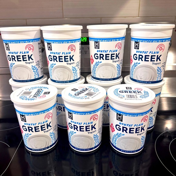 (11) 40oz Greek Empty Yogurt Plastic Containers w/Lids Storage Crafts Projects - Picture 1 of 9